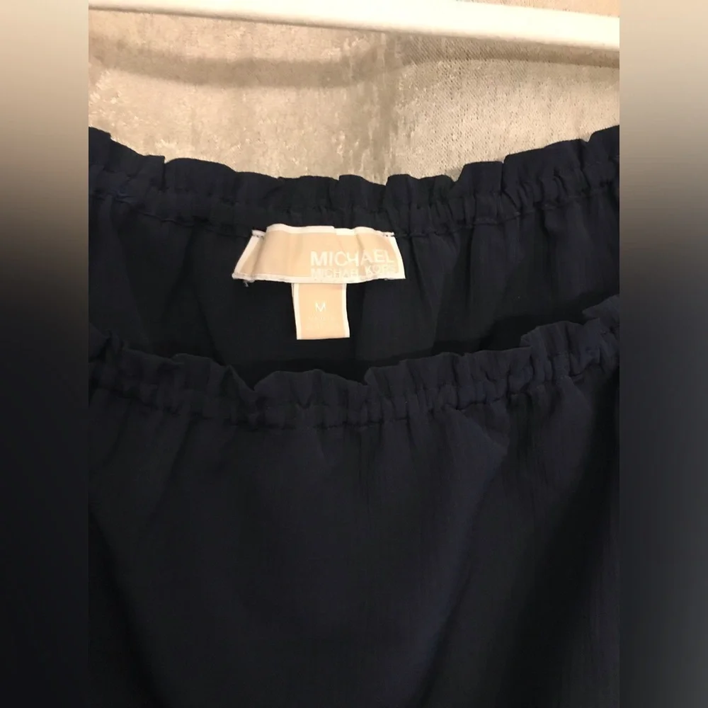 *Michael Kors* Neutral Tops Bundle of 3: Blue (M) & X2 Black (L) - Picture 8 of 16